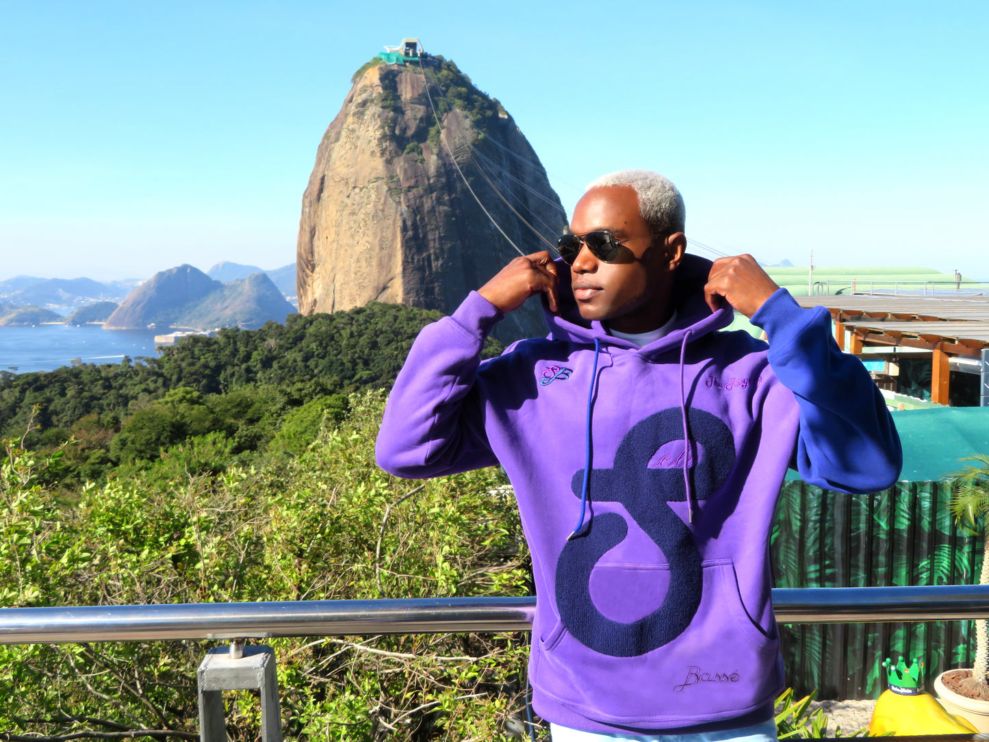 O conjunto S Super Hoodie – Uma fusão real de poder e luxo